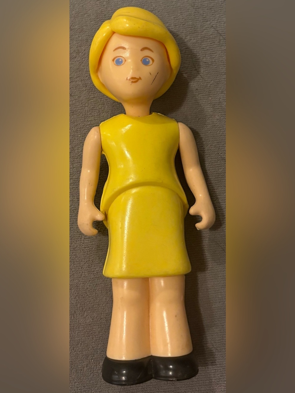 Vintage Little Tikes Dollhouse People Woman Mom Yellow Blonde Loving Family